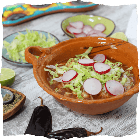 Pozole Rojo - Eintopf mit weißen Maiskörnern und Schweinefleisch