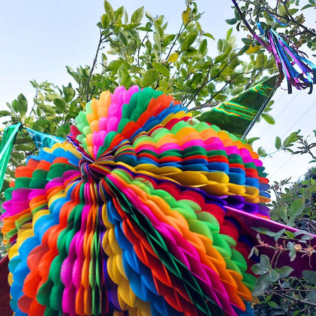 Piñata with star motif / Estrella colorful