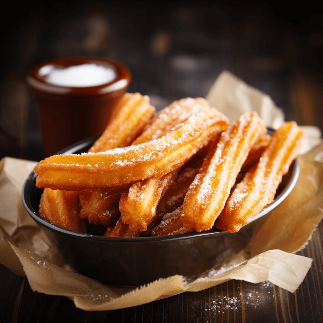 Churros Tres Estrellas in einer Schale mit Zucker bestreut