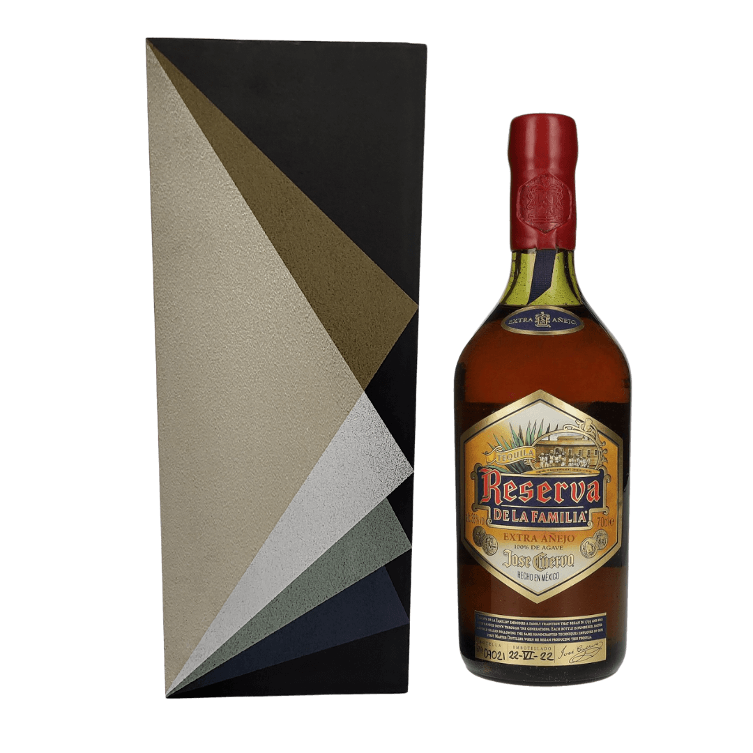 José Cuervo Reserva de la Familia EXTRA AÑEJO 100% de Agave Tequila 2020 38% Vol. 0,7l in wooden gift box