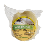 Queso Oaxaca in frontal Ansicht